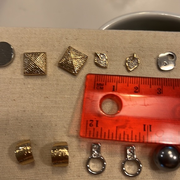 Beautiful studs 18k gold plated and rhodium different sizes - Picture 15 of 16